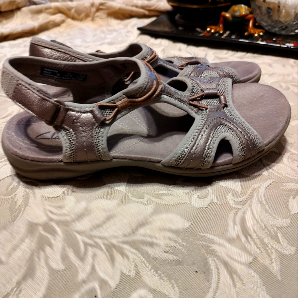 🍂 Wonderful Genuine Leather Clarks Bronze-Tan Hiking-Walking Sandals - 7 - Picture 3 of 13